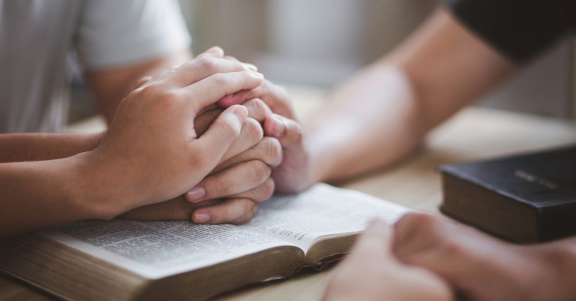 Thuận tình ly hôn là gì? Vợ chồng thuận tình ly hôn thì ai phải chịu án phí sơ thẩm theo quy định hiện nay?