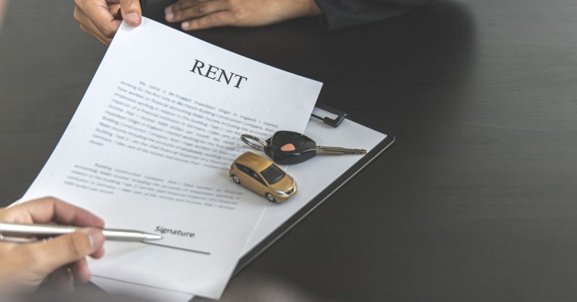 Quyền sử dụng đất của hai vợ chồng nhưng trong Giấy chứng nhận chỉ ghi họ, tên của chồng thì vợ có được yêu cầu bổ sung tên mình không?