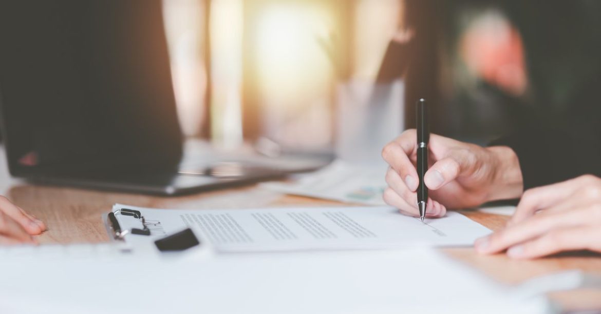 Khi xây dựng thang lương, bảng lương có cần phải tham khảo ý kiến của tổ chức đại diện người lao động không?